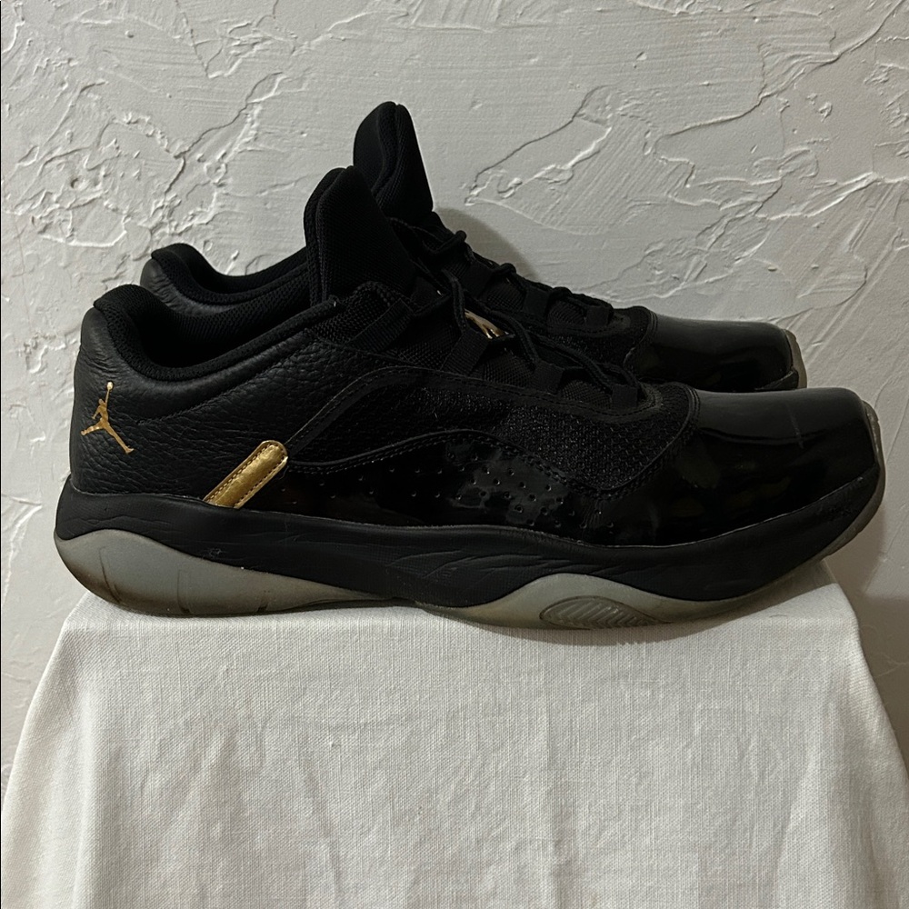 Air Jordan 11 CMFT Low DMP Black Gold Basketball Shoes DO0613-007
Men's 13
-
- - Picture 2 of 8